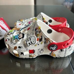 NWT Limited Edition Peanuts Crocs